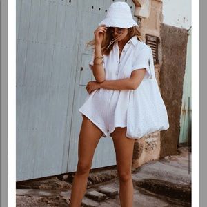 charlie holiday loose white beach romper size xs